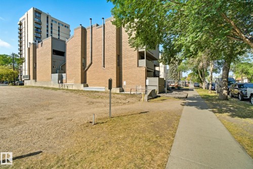 3 10032 113 Street, Edmonton, AB - Outdoor