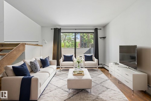 3 10032 113 Street, Edmonton, AB - Indoor Photo Showing Living Room