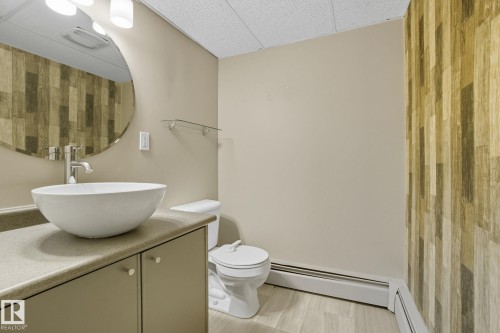 3 10032 113 Street, Edmonton, AB - Indoor Photo Showing Bathroom