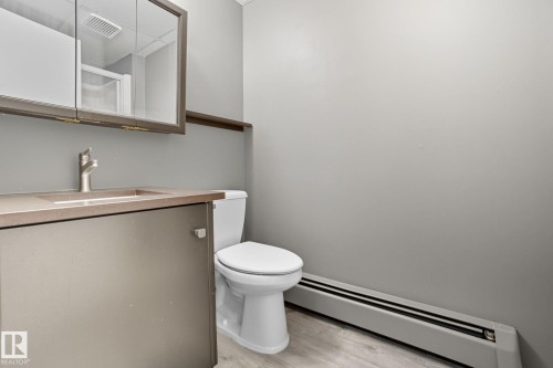 3 10032 113 Street, Edmonton, AB - Indoor Photo Showing Bathroom
