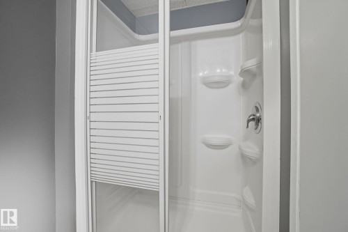 3 10032 113 Street, Edmonton, AB - Indoor Photo Showing Bathroom