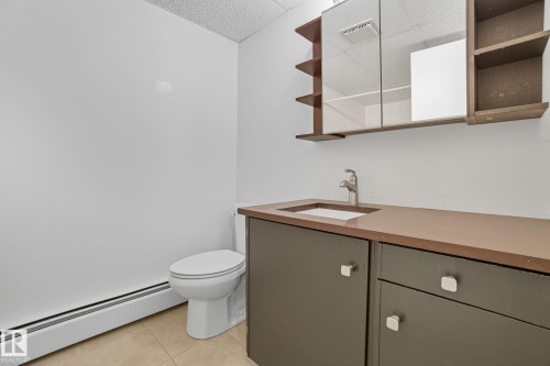 3 10032 113 Street, Edmonton, AB - Indoor Photo Showing Bathroom