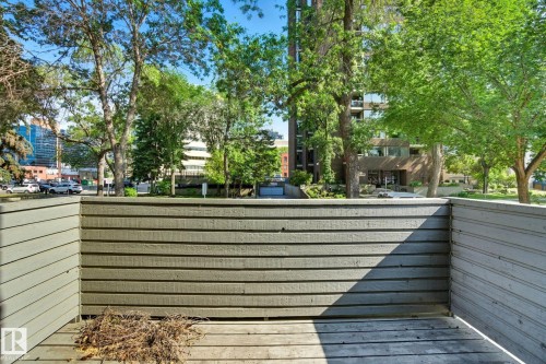 3 10032 113 Street, Edmonton, AB - Outdoor