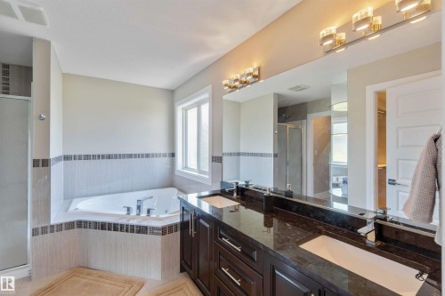 3948 Claxton Loop, Edmonton, AB - Indoor Photo Showing Bathroom