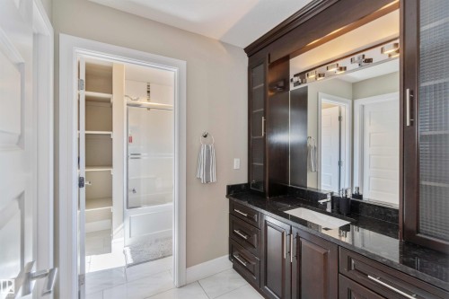 3948 Claxton Loop, Edmonton, AB - Indoor Photo Showing Bathroom