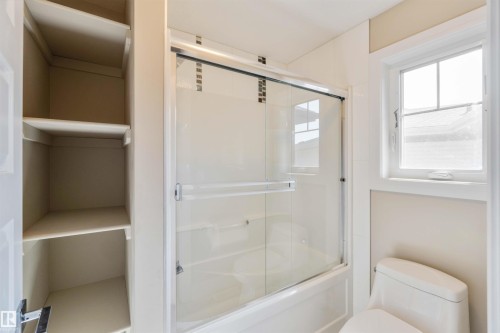 3948 Claxton Loop, Edmonton, AB - Indoor Photo Showing Bathroom