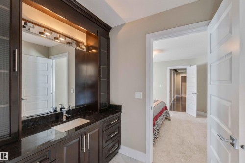 3948 Claxton Loop, Edmonton, AB - Indoor Photo Showing Bathroom