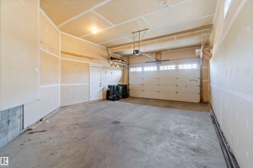 3948 Claxton Loop, Edmonton, AB - Indoor Photo Showing Garage