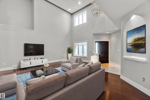 3948 Claxton Loop, Edmonton, AB - Indoor Photo Showing Living Room