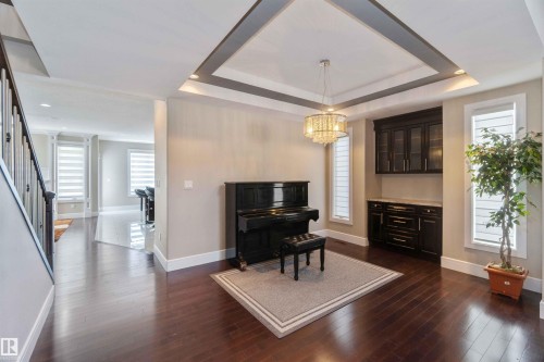 3948 Claxton Loop, Edmonton, AB - Indoor Photo Showing Living Room