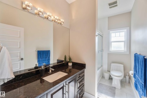 3948 Claxton Loop, Edmonton, AB - Indoor Photo Showing Bathroom