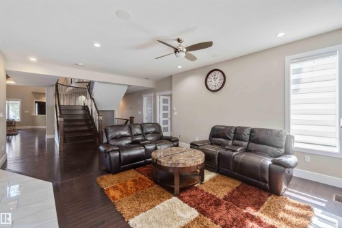 3948 Claxton Loop, Edmonton, AB - Indoor Photo Showing Living Room