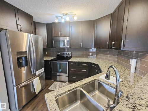 12530 172 Avenue Nw, Edmonton, AB - Indoor Photo Showing Kitchen With Double Sink With Upgraded Kitchen