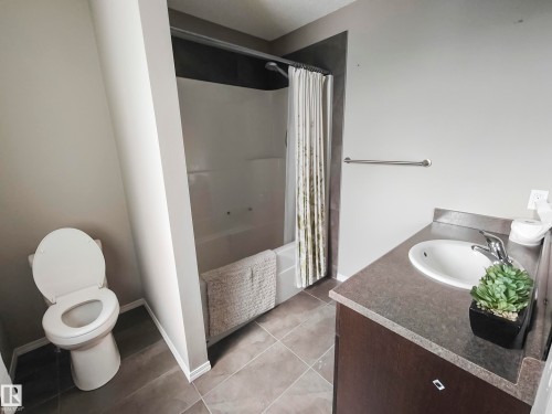 12530 172 Avenue Nw, Edmonton, AB - Indoor Photo Showing Bathroom
