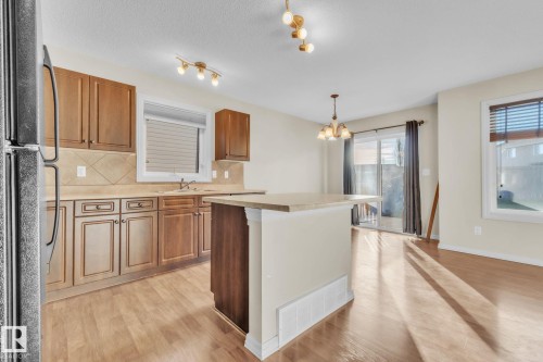 140 Calvert Wynd, Fort Saskatchewan, AB - Indoor Photo Showing Kitchen