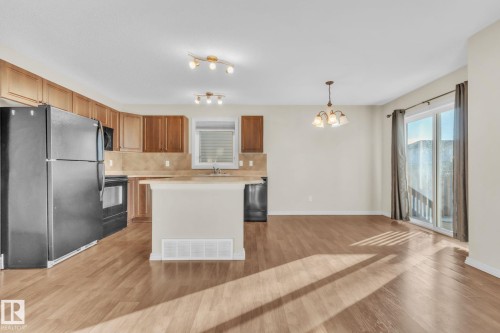 140 Calvert Wynd, Fort Saskatchewan, AB - Indoor Photo Showing Kitchen
