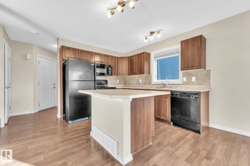 140 Calvert Wynd, Fort Saskatchewan, AB - Indoor Photo Showing Kitchen