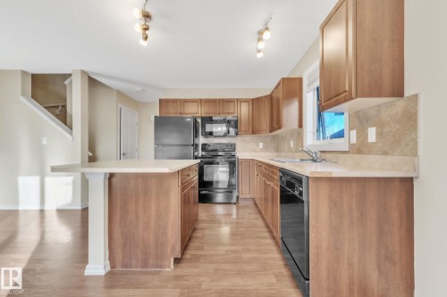 140 Calvert Wynd, Fort Saskatchewan, AB - Indoor Photo Showing Kitchen