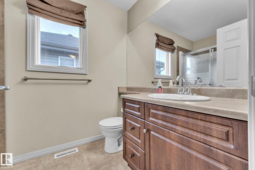 140 Calvert Wynd, Fort Saskatchewan, AB - Indoor Photo Showing Bathroom