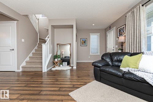 1117 Chappelle Boulevard, Edmonton, AB - Indoor Photo Showing Living Room