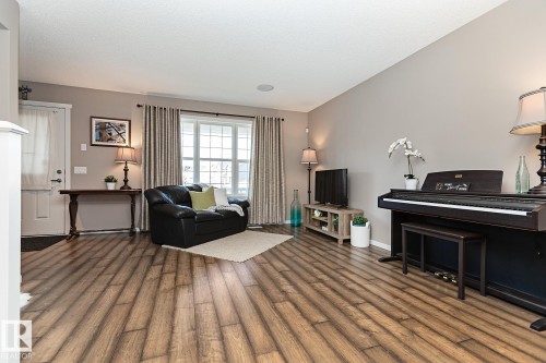 1117 Chappelle Boulevard, Edmonton, AB - Indoor Photo Showing Living Room