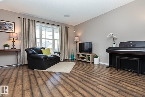 1117 Chappelle Boulevard, Edmonton, AB - Indoor Photo Showing Living Room