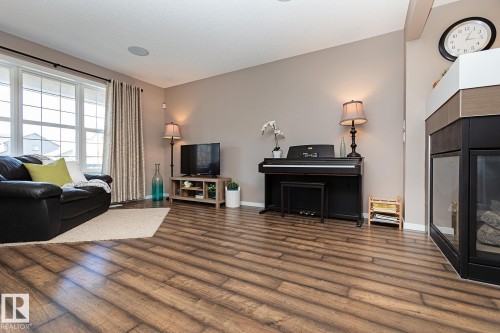 1117 Chappelle Boulevard, Edmonton, AB - Indoor Photo Showing Living Room