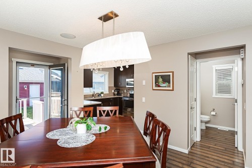 1117 Chappelle Boulevard, Edmonton, AB - Indoor Photo Showing Dining Room