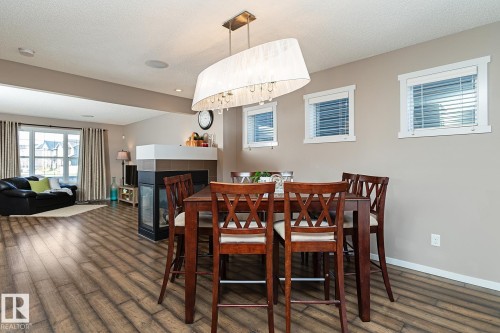 1117 Chappelle Boulevard, Edmonton, AB - Indoor Photo Showing Dining Room