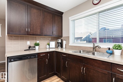 1117 Chappelle Boulevard, Edmonton, AB - Indoor Photo Showing Kitchen With Double Sink