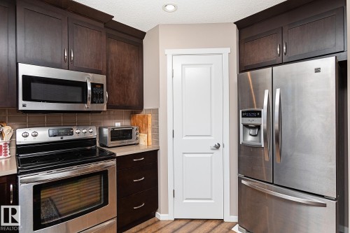 1117 Chappelle Boulevard, Edmonton, AB - Indoor Photo Showing Kitchen With Stainless Steel Kitchen