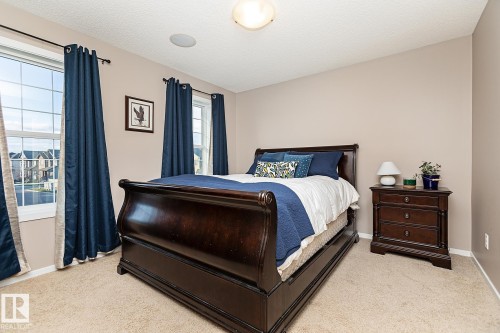 1117 Chappelle Boulevard, Edmonton, AB - Indoor Photo Showing Bedroom