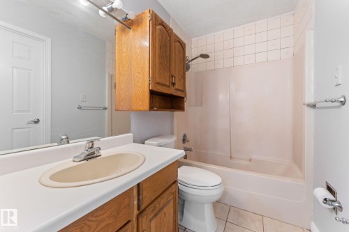 3227 145 Avenue, Edmonton, AB - Indoor Photo Showing Bathroom