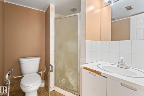 3227 145 Avenue, Edmonton, AB - Indoor Photo Showing Bathroom