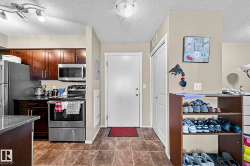 203 3207 James Mowatt Trail Sw, Edmonton, AB - Indoor Photo Showing Kitchen