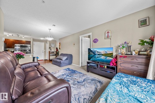 203 3207 James Mowatt Trail Sw, Edmonton, AB - Indoor