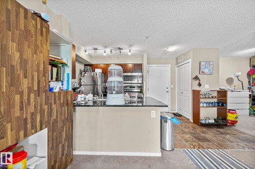 203 3207 James Mowatt Trail Sw, Edmonton, AB - Indoor