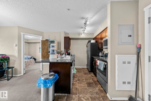 203 3207 James Mowatt Trail Sw, Edmonton, AB - Indoor Photo Showing Kitchen