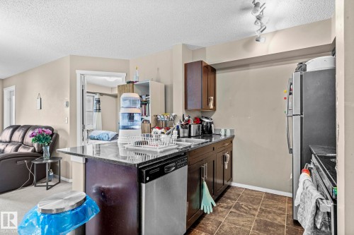 203 3207 James Mowatt Trail Sw, Edmonton, AB - Indoor Photo Showing Kitchen