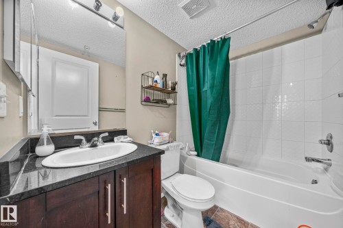 203 3207 James Mowatt Trail Sw, Edmonton, AB - Indoor Photo Showing Bathroom