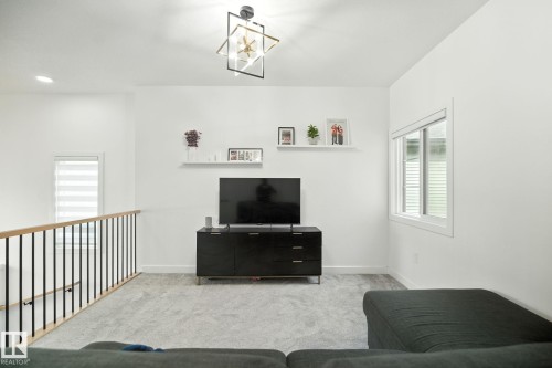 50 Grassview Crescent, Spruce Grove, AB - Indoor Photo Showing Other Room