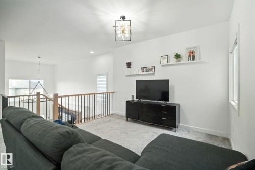 50 Grassview Crescent, Spruce Grove, AB - Indoor Photo Showing Living Room