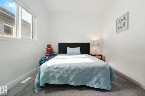 50 Grassview Crescent, Spruce Grove, AB - Indoor Photo Showing Bedroom