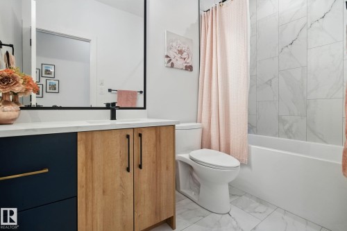 50 Grassview Crescent, Spruce Grove, AB - Indoor Photo Showing Bathroom
