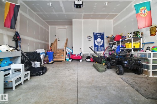 50 Grassview Crescent, Spruce Grove, AB - Indoor Photo Showing Garage