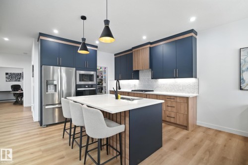 50 Grassview Crescent, Spruce Grove, AB - Indoor Photo Showing Kitchen With Stainless Steel Kitchen With Upgraded Kitchen