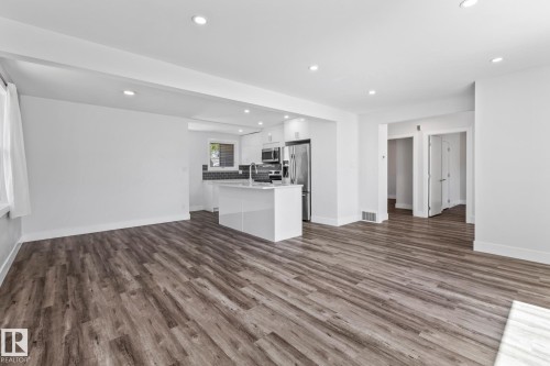 11420 112 Avenue, Edmonton, AB - Indoor Photo Showing Kitchen