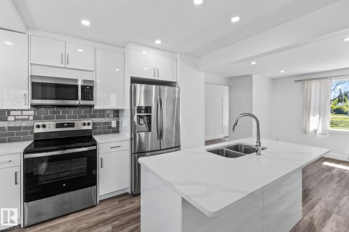11420 112 Avenue, Edmonton, AB - Indoor Photo Showing Kitchen With Stainless Steel Kitchen With Double Sink With Upgraded Kitchen