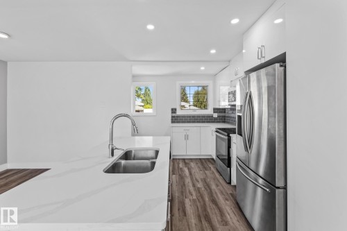 11420 112 Avenue, Edmonton, AB - Indoor Photo Showing Kitchen With Stainless Steel Kitchen With Double Sink With Upgraded Kitchen