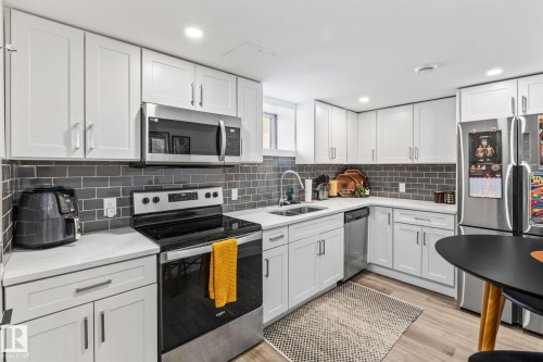11420 112 Avenue, Edmonton, AB - Indoor Photo Showing Kitchen With Stainless Steel Kitchen With Double Sink With Upgraded Kitchen